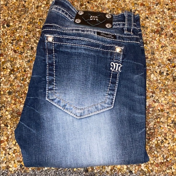 Miss Me Signature Skinny - Picture 1 of 9
